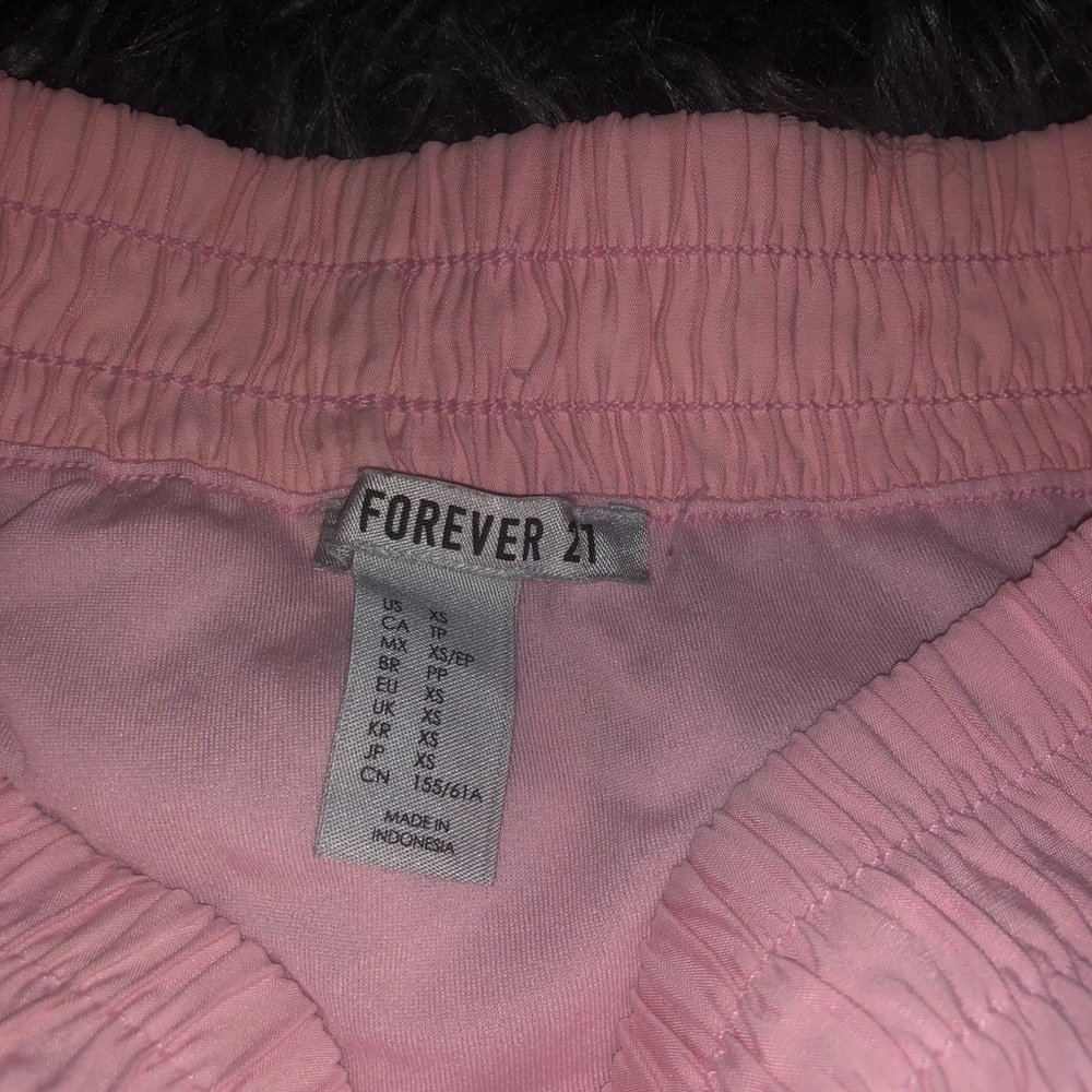 Pink running shorts - Picture 2 of 3